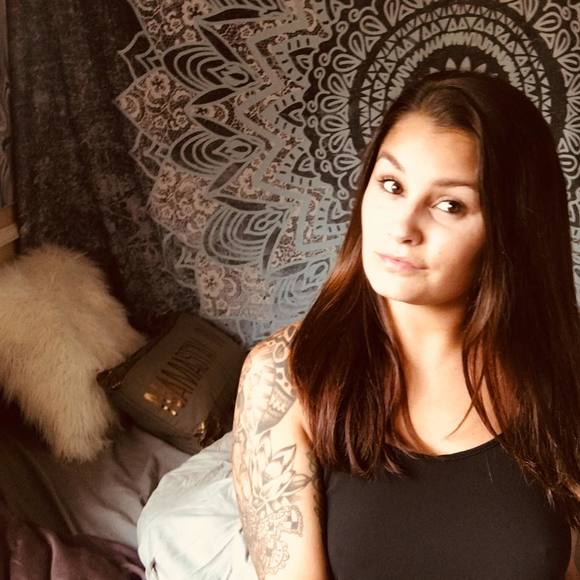 Meet your Posher, Megan - Picture 1 of 1